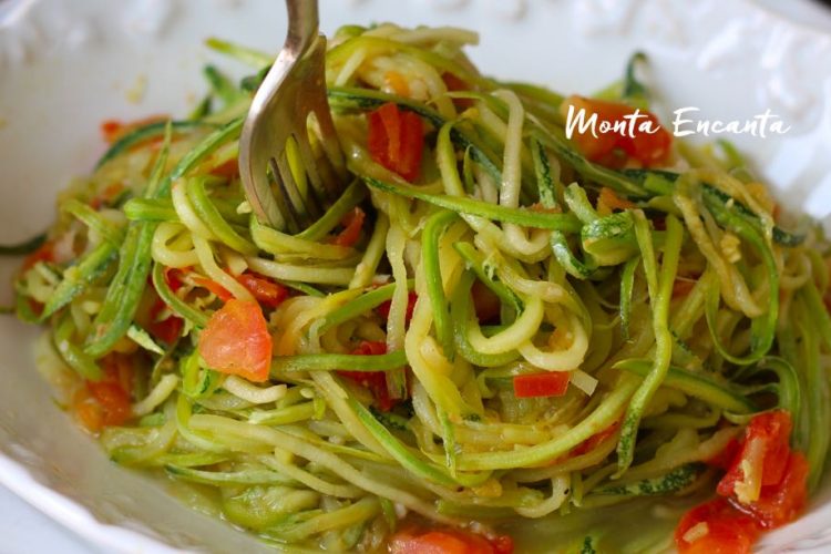 Espaguete de Abobrinha ao alho e óleo