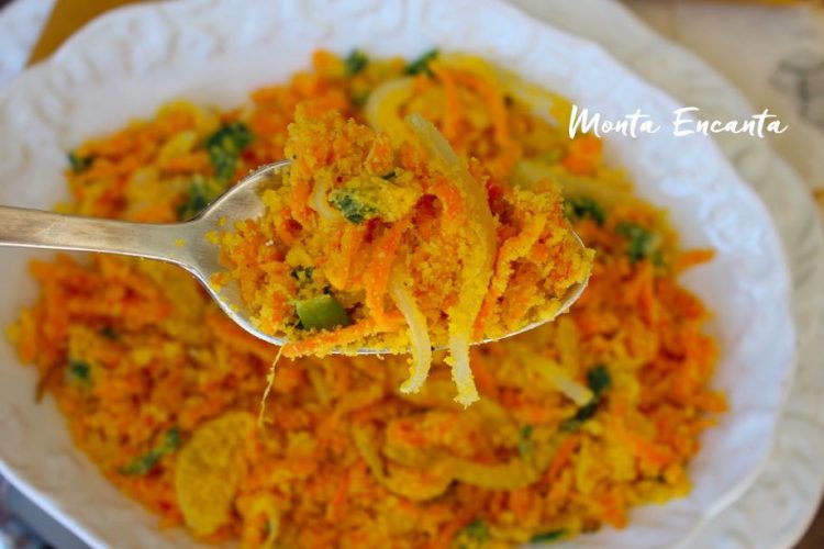 Farofa de Cenoura úmida e crocante ao mesmo tempo!