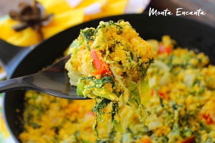 Farofa de Escarola, úmida e crocante ao mesmo tempo!