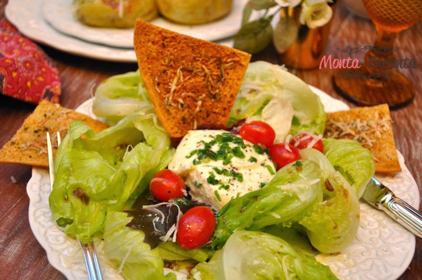 Salada+de+alface+americana,+tomate+cereja+e+muzzarela+de+bufala+-+monta+encanta24