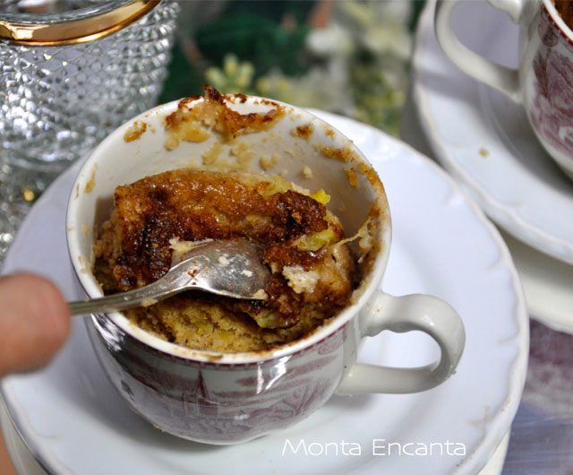 Bolo de Banana de caneca com Canela