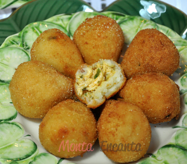 Coxinha de frango com catupiry cremosa