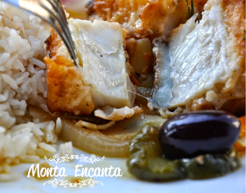bacalhau-em-posta-batatas-pimentão-monta-encanta58