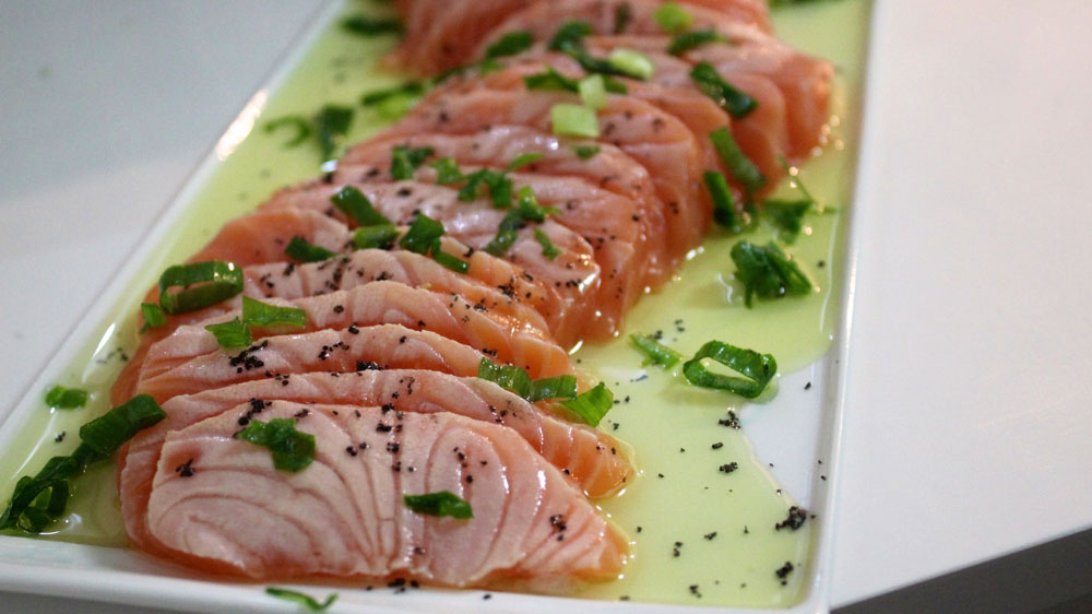 Sashimi de salmão maçaricado