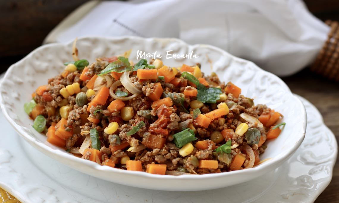 carne moída com legumes