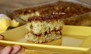 bolo de abobrinha com farofa de canela