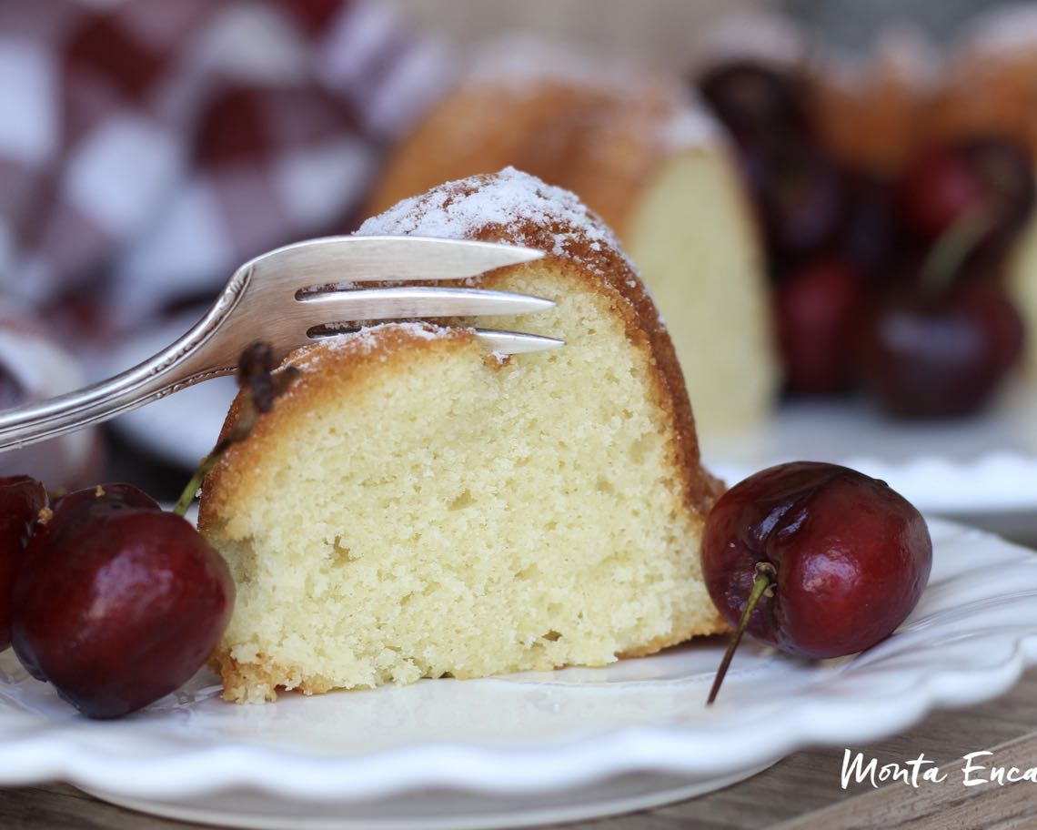 bolo de iogurte com limão e cereja fresca