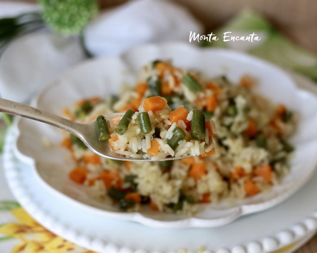 Arroz com vagem e cenoura, pronto em 15min! - Monta Encanta