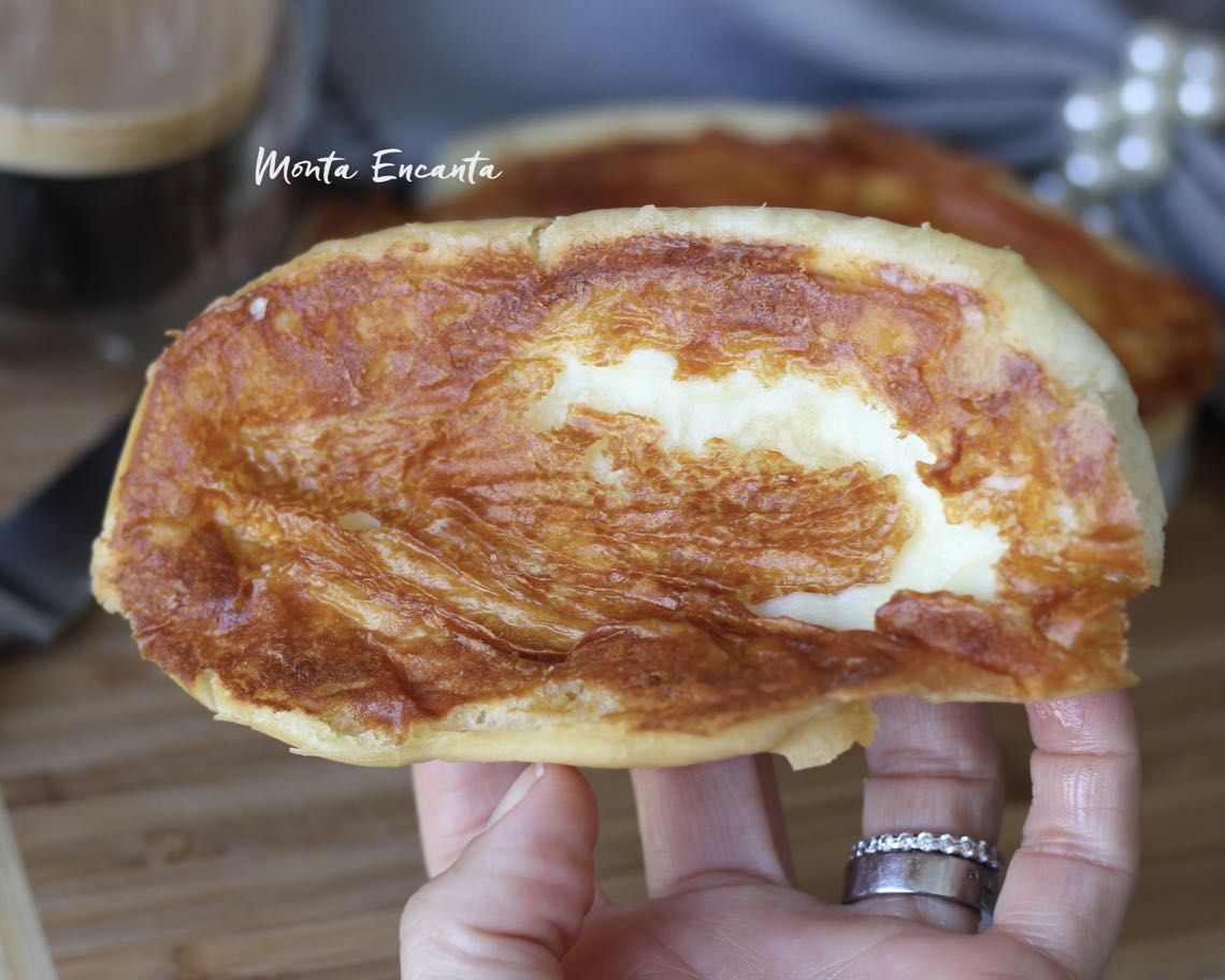 pão na chapa com casquinha de requeijão da padaria