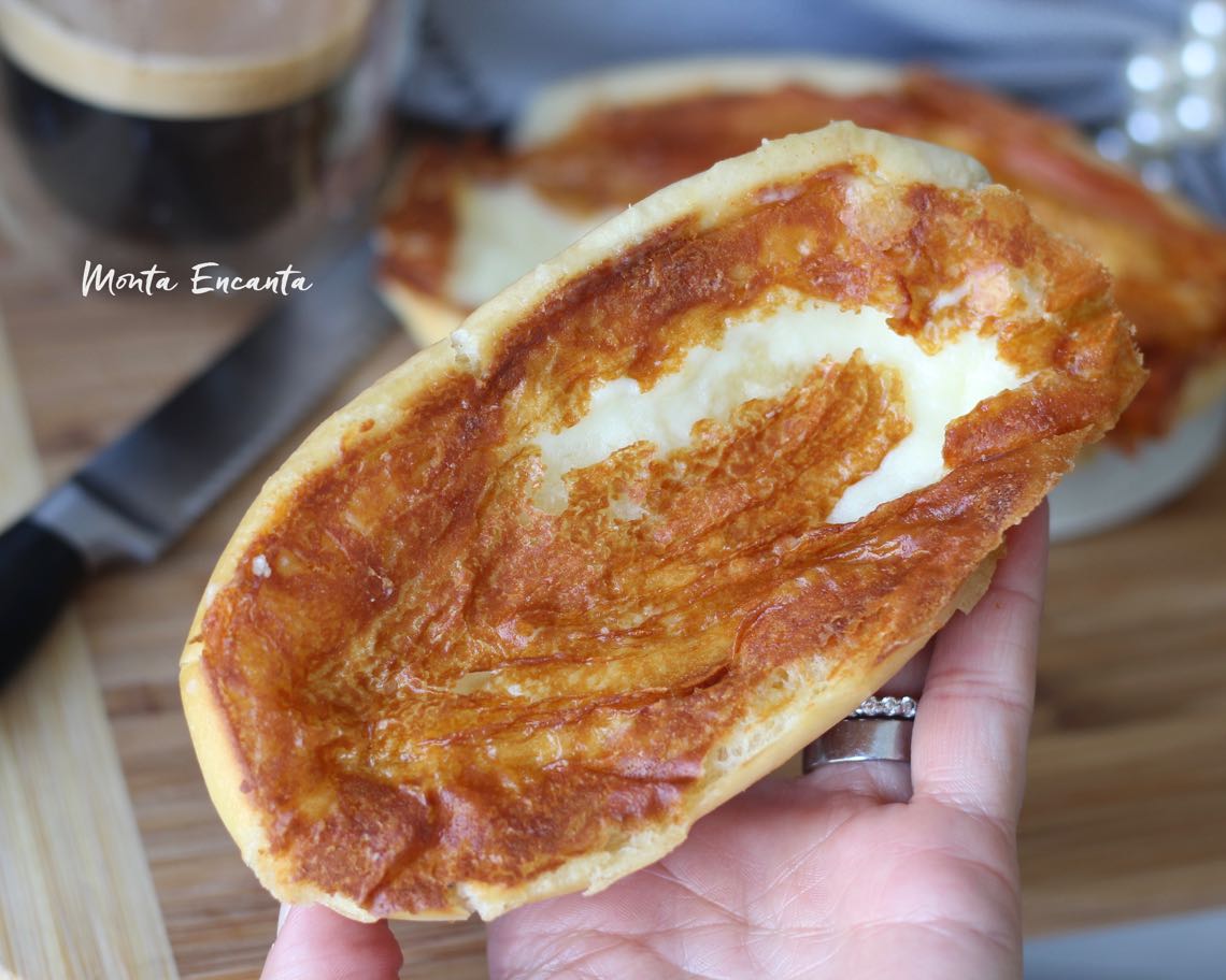 pão na chapa com casquinha crocante de requeijão