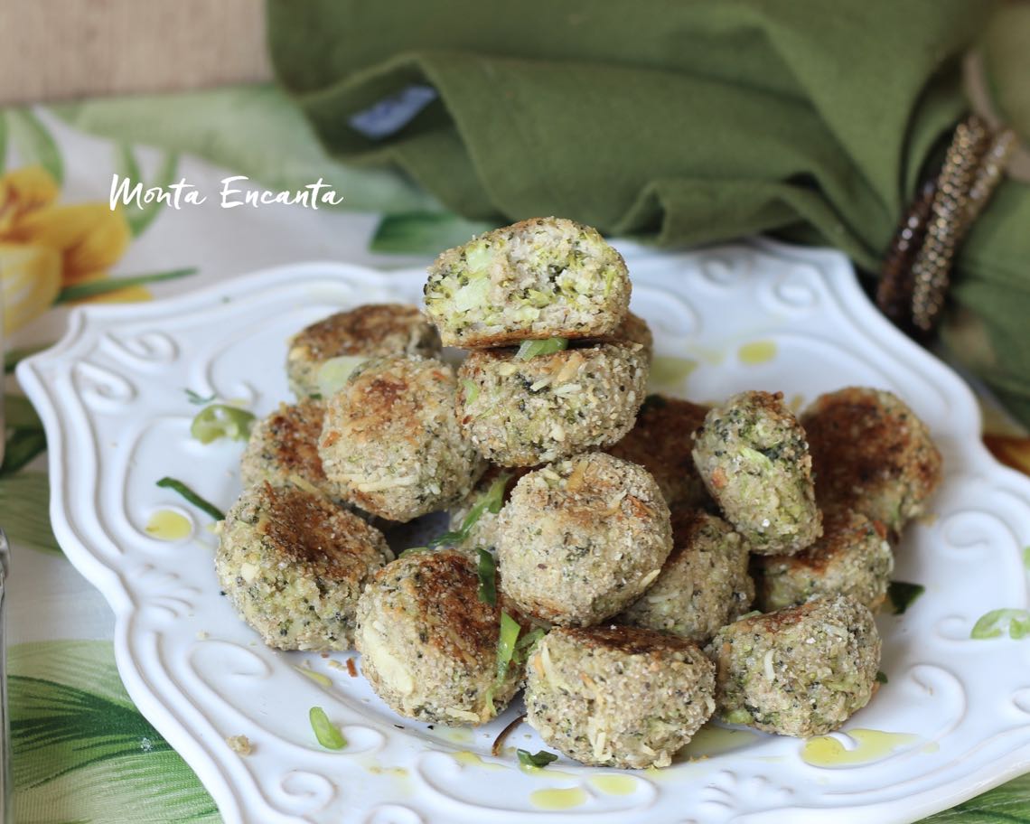 bolinho de brócolis sem gluten com queijo cottage