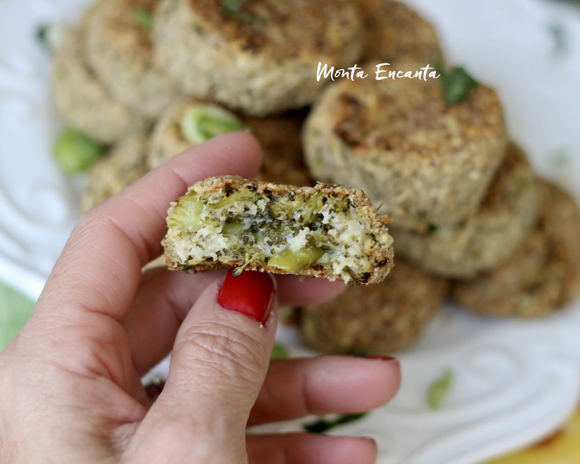 bolinho de brócolis sem gluten com queijo cottage