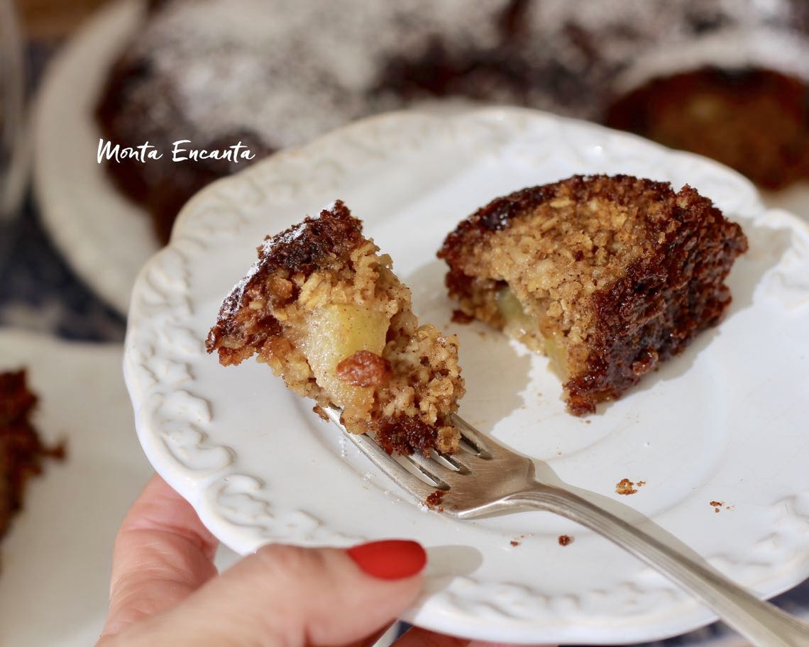 bolo de maça sem glúten com pedaços da fruta