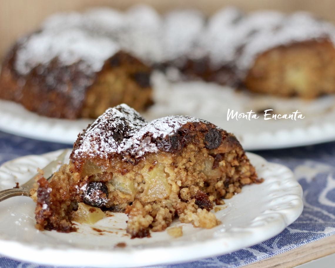 bolo de maça sem glúten com pedaços da fruta