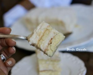 bolo belga de coco, gelado e recheado