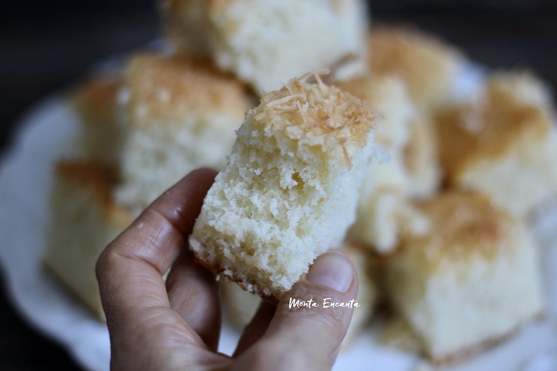 bolo de coco e iogurte com leite de coco