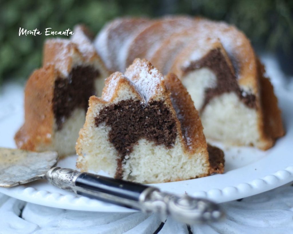 bolo de iogurte mesclado fofinho e fácil de fazer