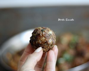 polpeta italiana sem gluten e com molho de tomate