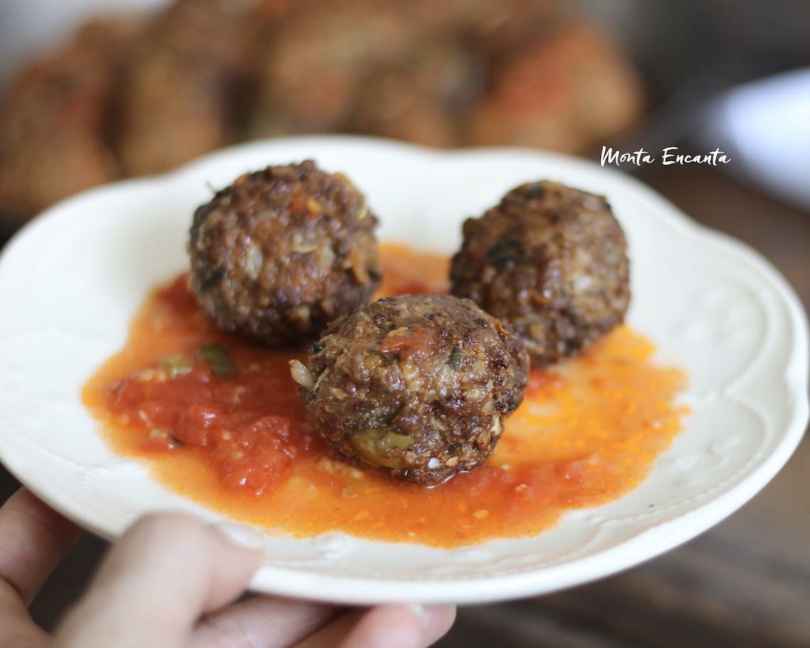 polpeta italiana sem gluten e com molho de tomate