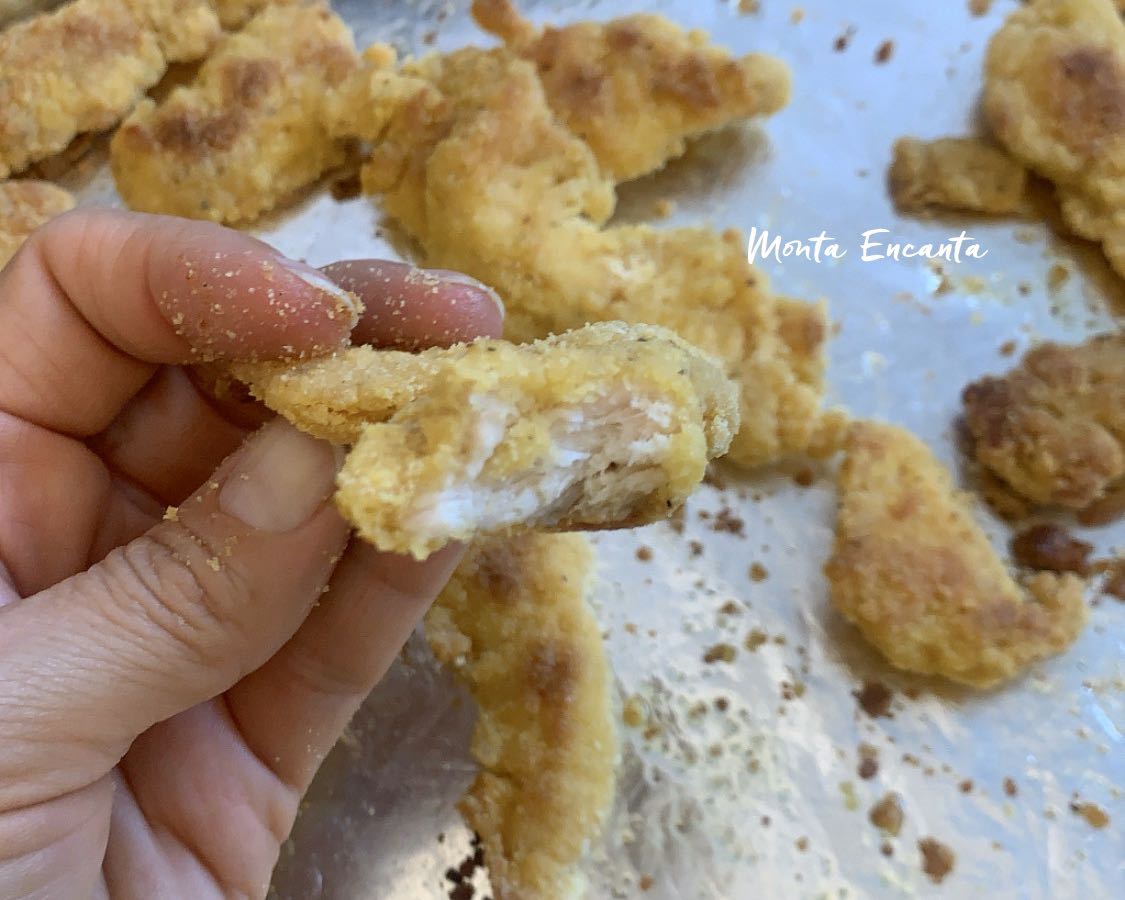 iscas de frango empanada e assada ao forno