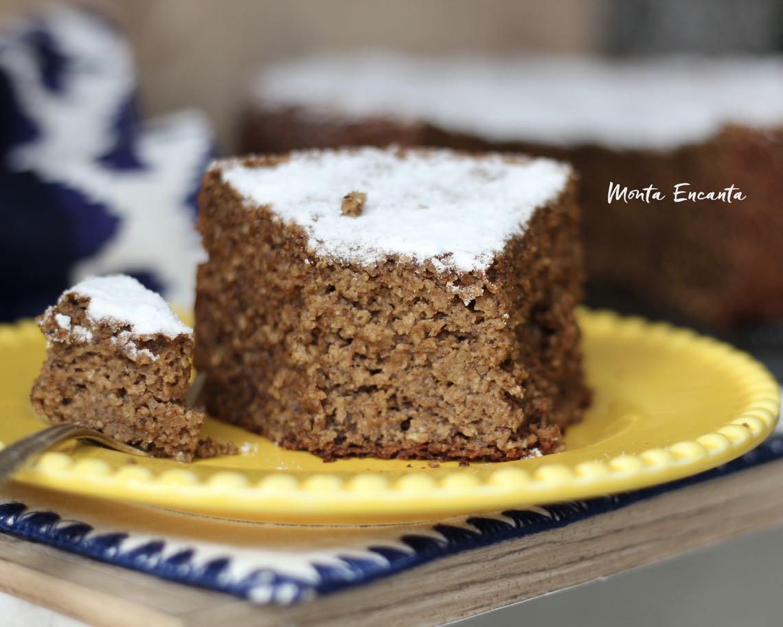 Bolo de Banana sem farinha de trigo e sem  açúcar,   é um bolo que surpreende pelo sabor, fofura e umidade.