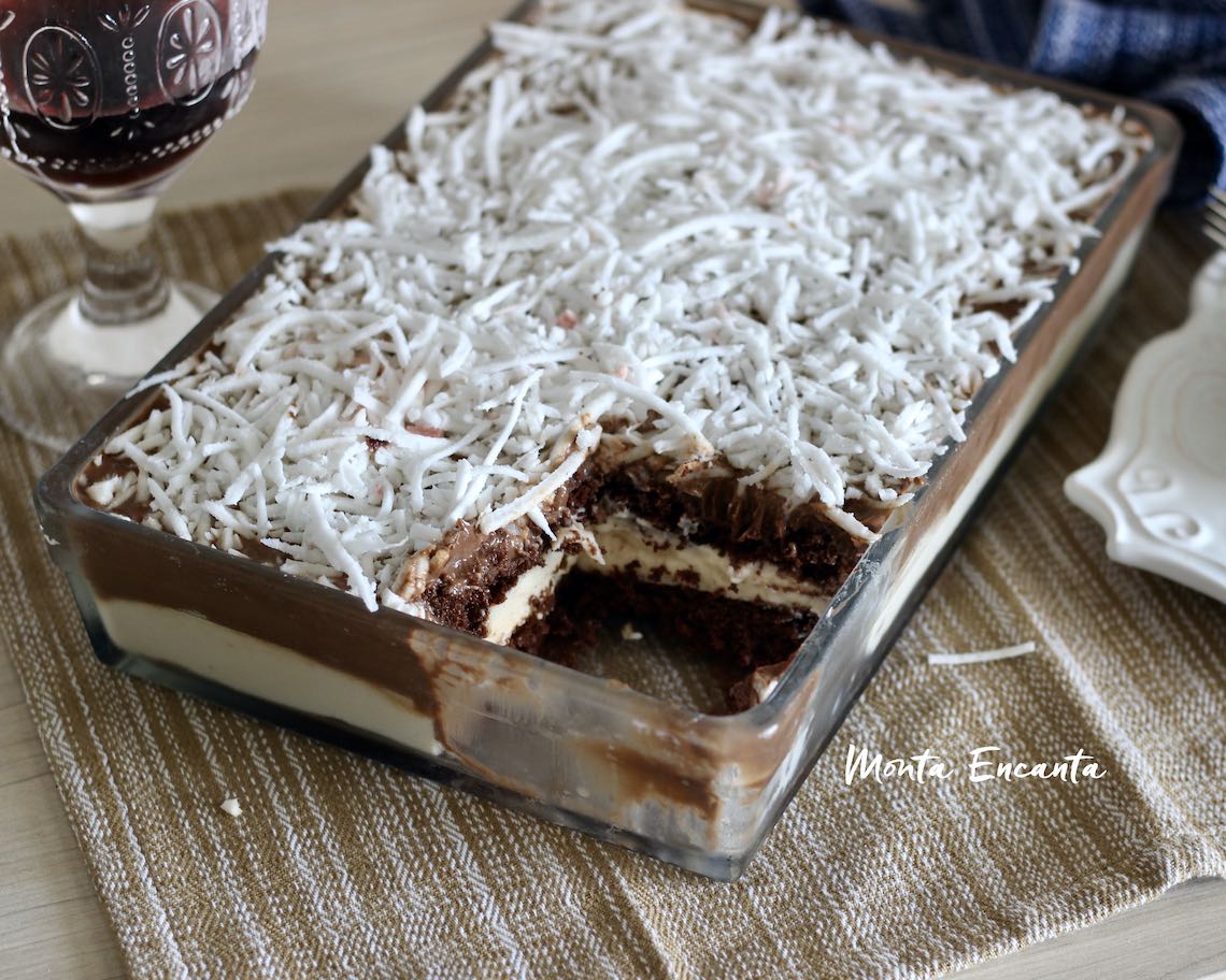 Bolo belga de prestigio,  é o melhor bolo de coco gelado da vida, pode acreditar!