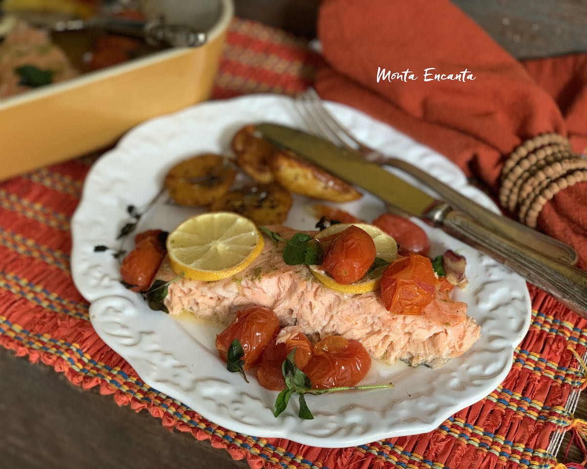 salmão com tomate confit