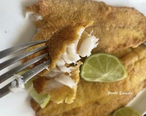 peixe frito empanado no fubá