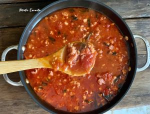 molho de tomate com linguiça fresca