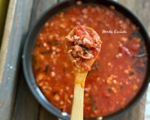 molho de tomate com linguiça fresca