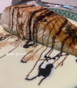 Salmão ao creme de queijo com tarê