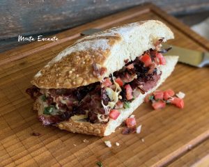 Sanduíche de mortadela na chapa