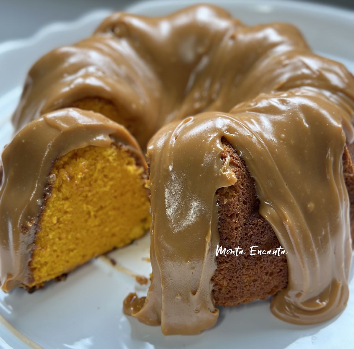 bolo de cenoura com doce de leite