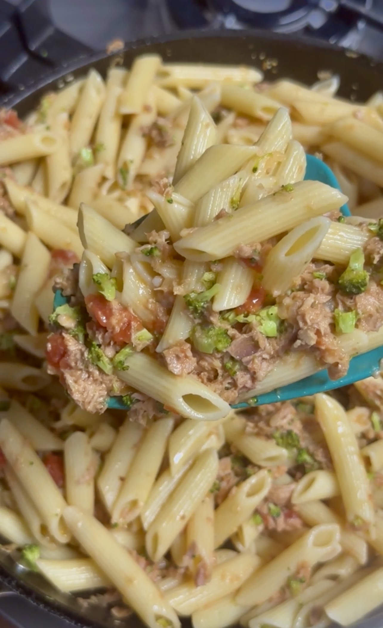 macarrão com atum e brócolis