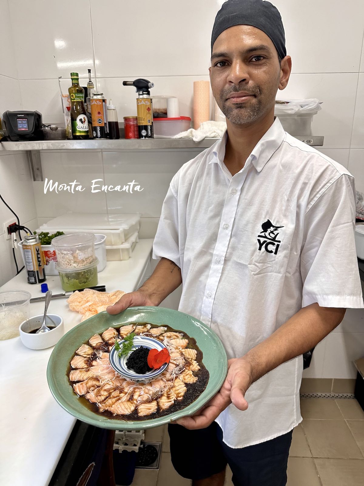 Ussuzukuri de salmão com molho ponzu