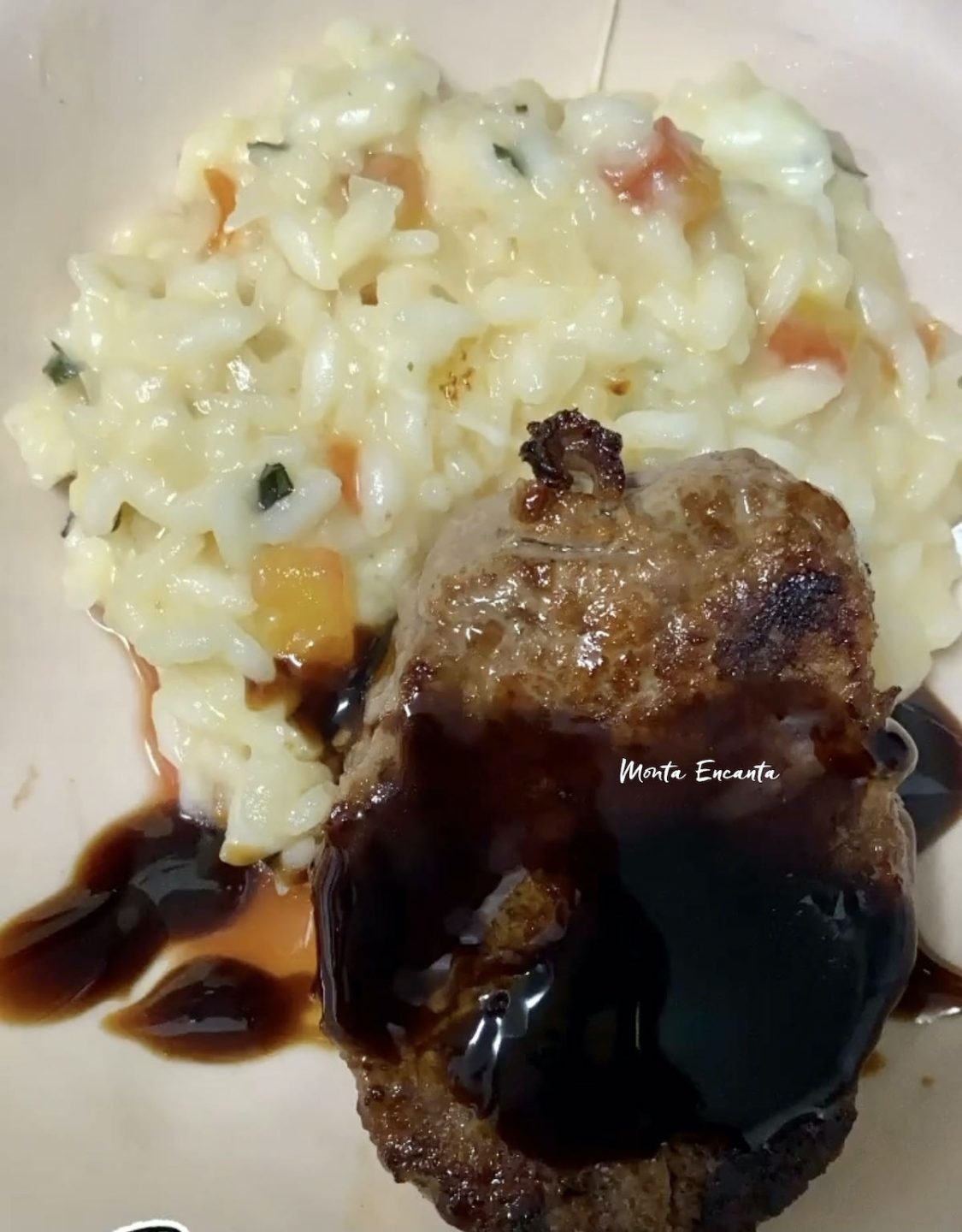 Risoto de queijo cremoso com muzarela de búfala e filé Monta Encanta