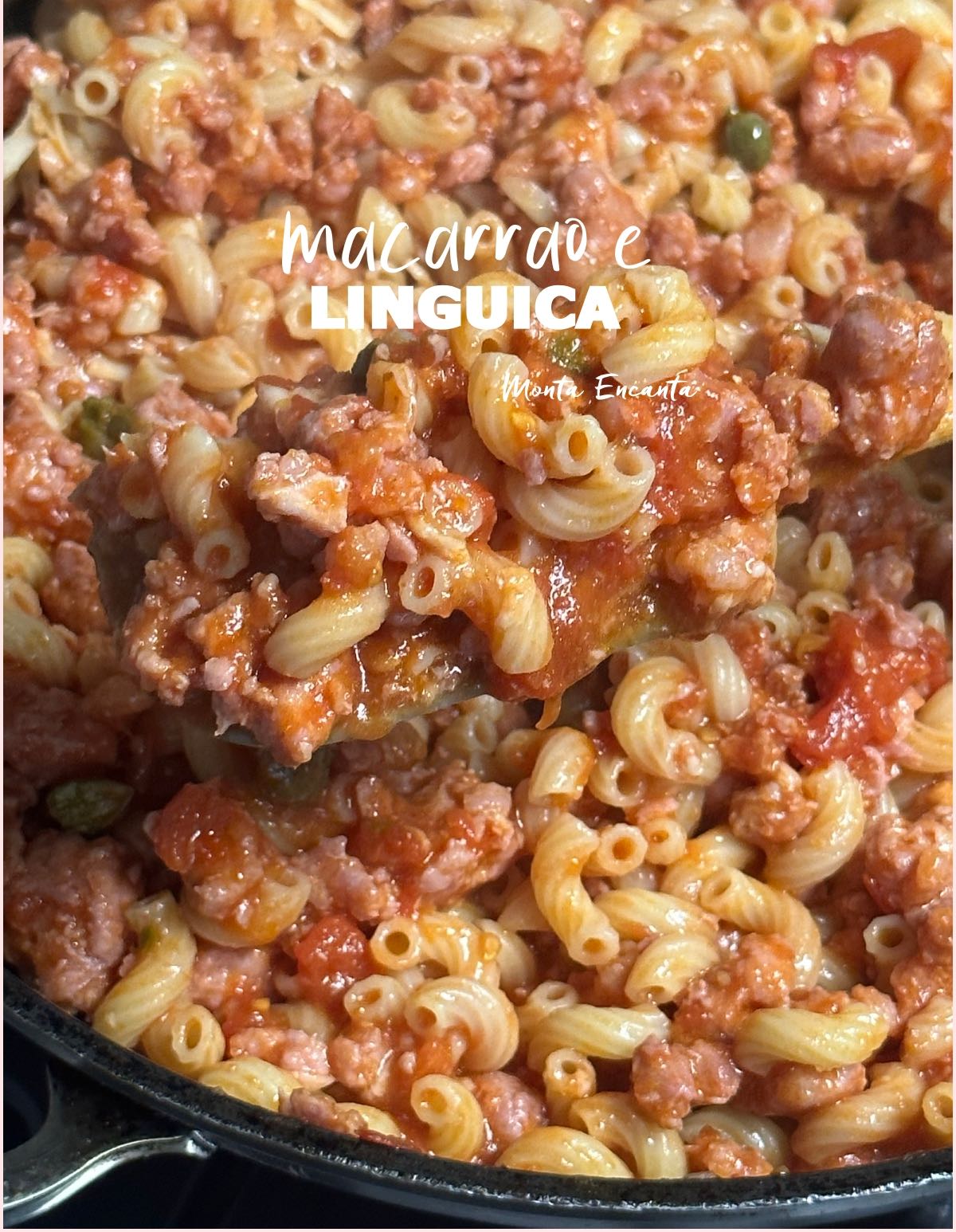 Macarrão e linguiça com tomate