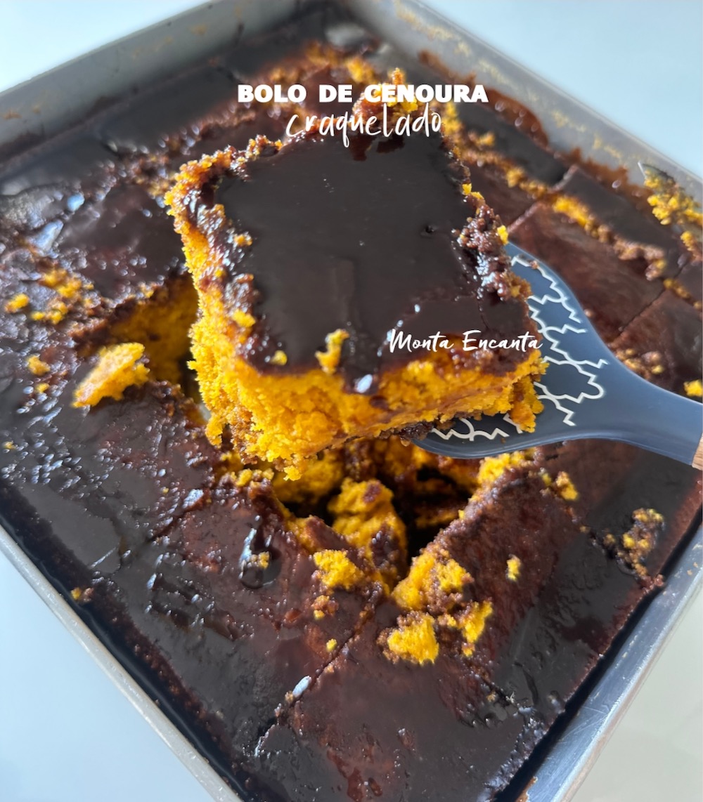 bolo de cenoura craquelado