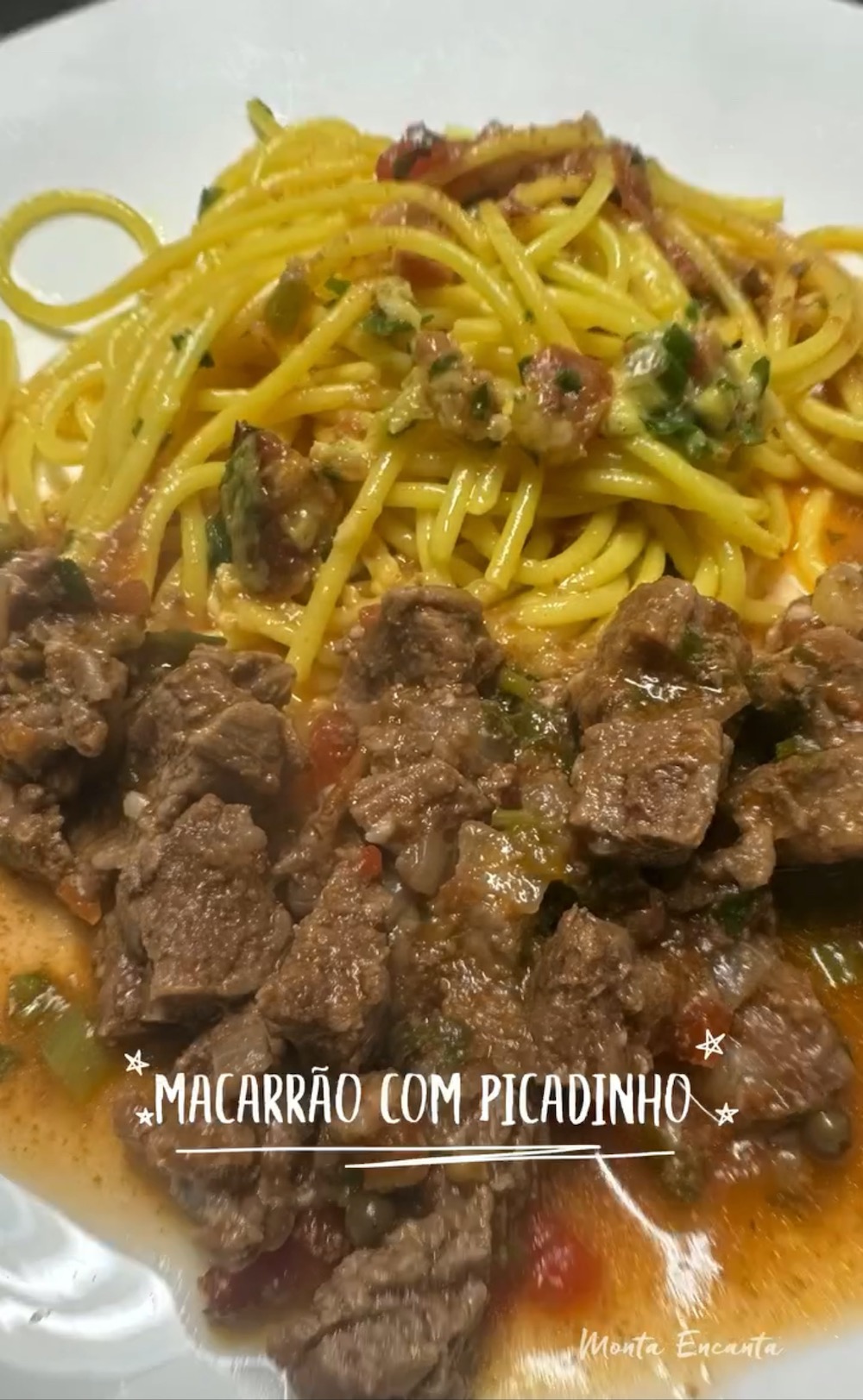 macarrão com picadinho 