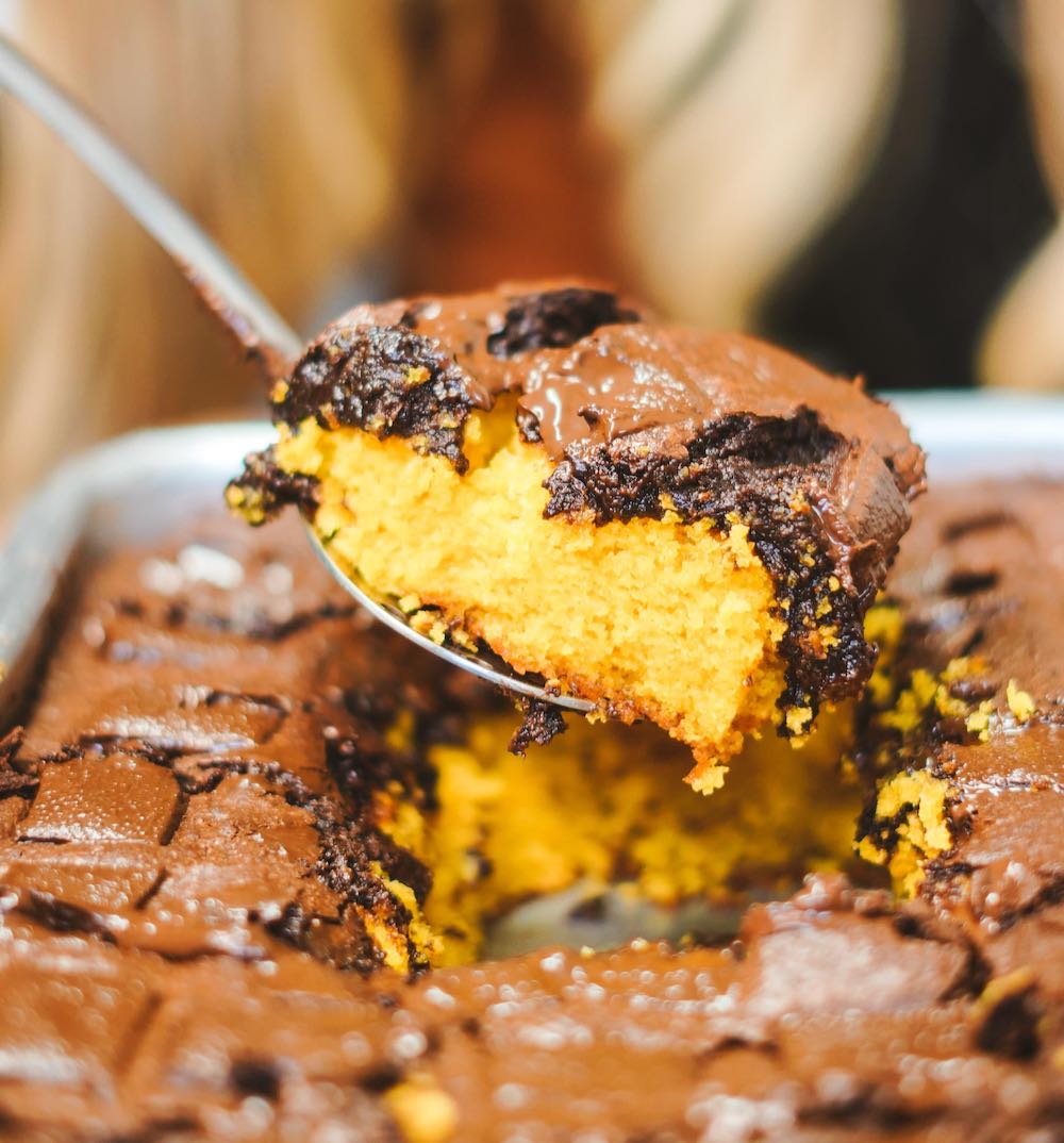 bolo de cenoura com brownie